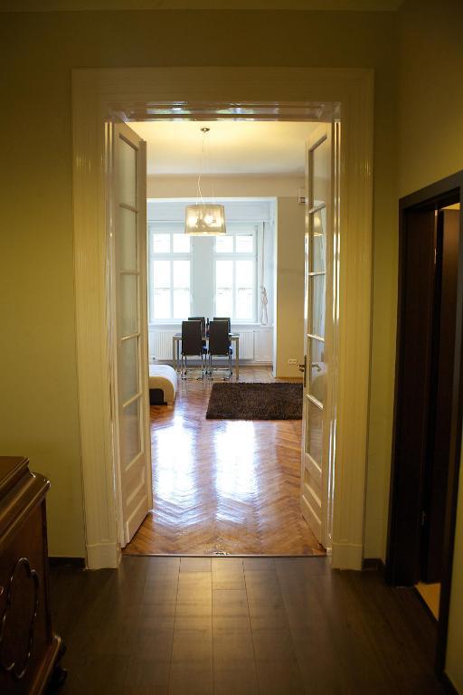 Five Season'S Apartment بودابست الغرفة الصورة