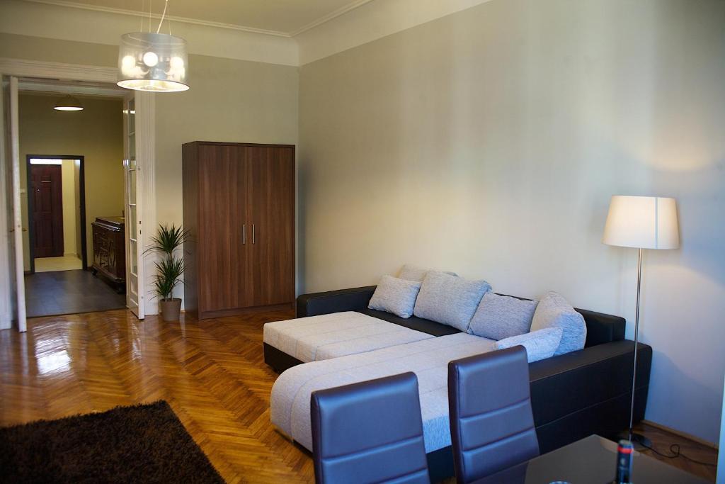 Five Season'S Apartment بودابست الغرفة الصورة