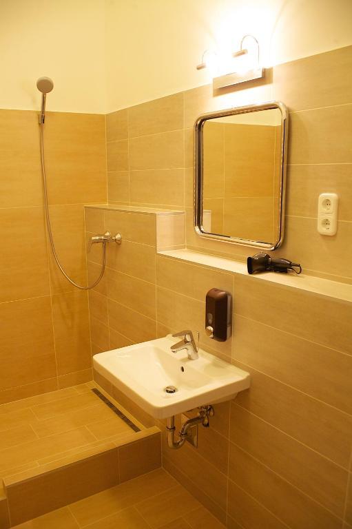 Five Season'S Apartment بودابست الغرفة الصورة