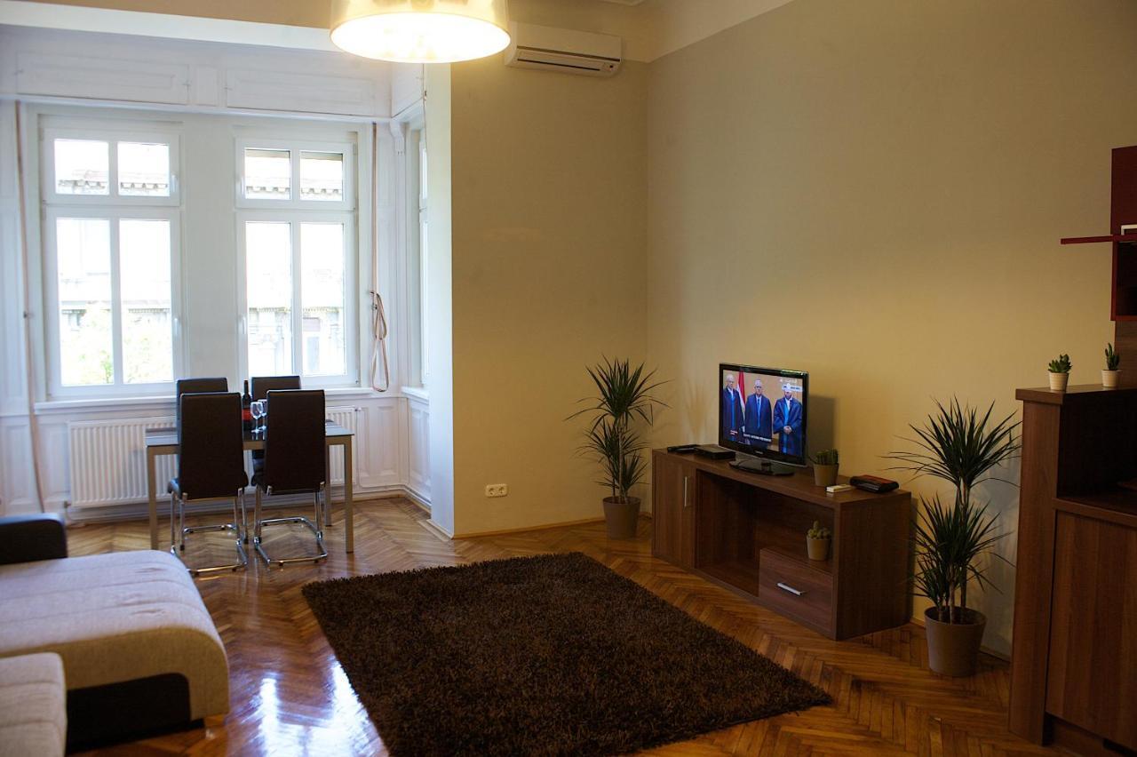 Five Season'S Apartment بودابست الغرفة الصورة